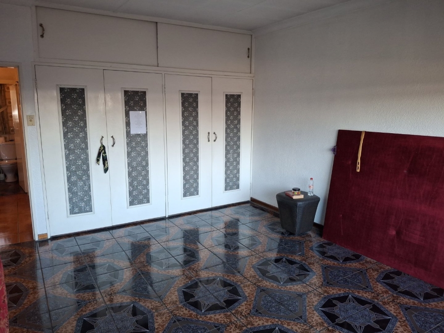 2 Bedroom Property for Sale in Crown Gardens Gauteng