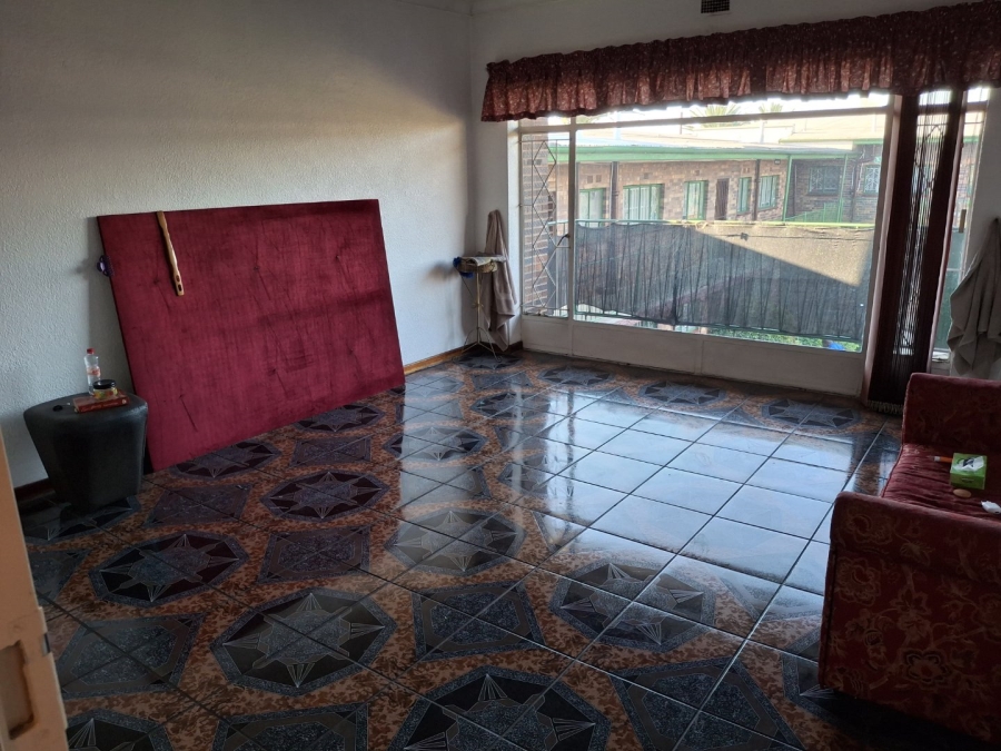 2 Bedroom Property for Sale in Crown Gardens Gauteng