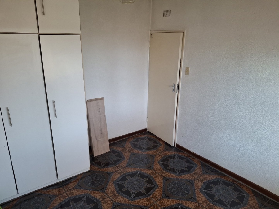 2 Bedroom Property for Sale in Crown Gardens Gauteng