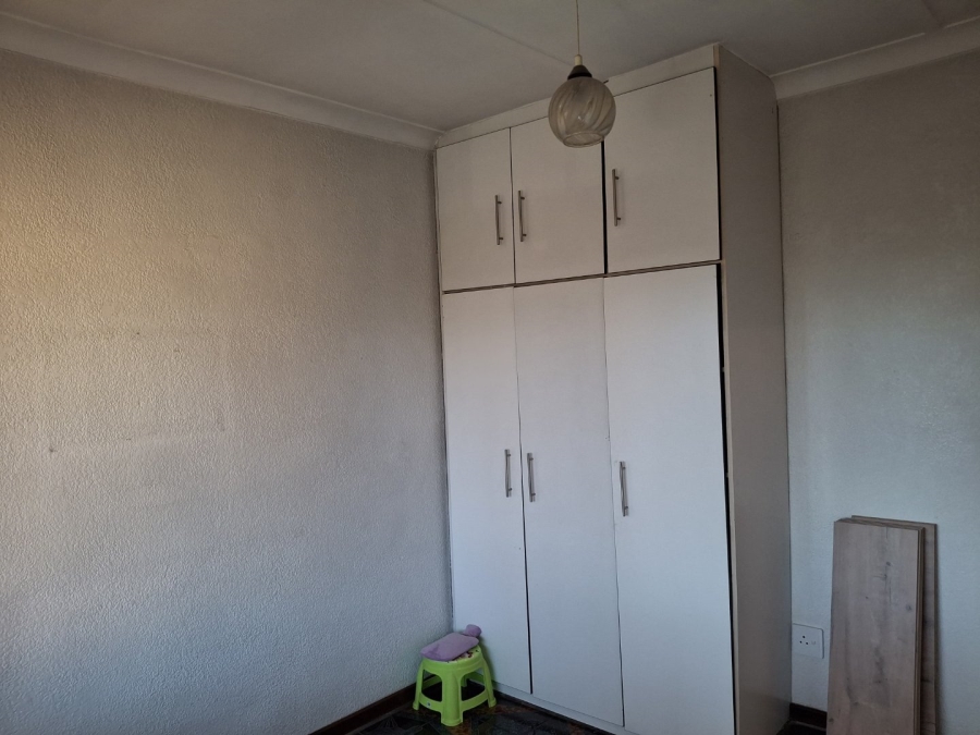 2 Bedroom Property for Sale in Crown Gardens Gauteng