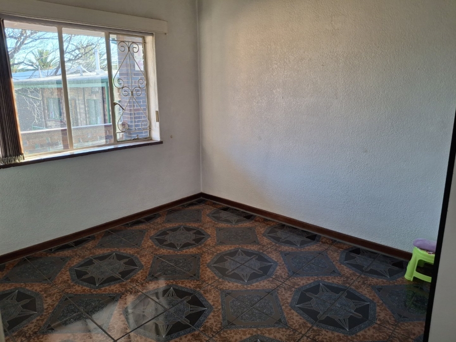 2 Bedroom Property for Sale in Crown Gardens Gauteng