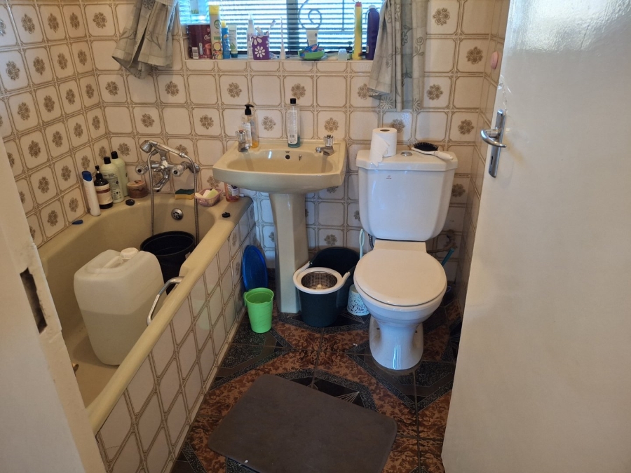 2 Bedroom Property for Sale in Crown Gardens Gauteng
