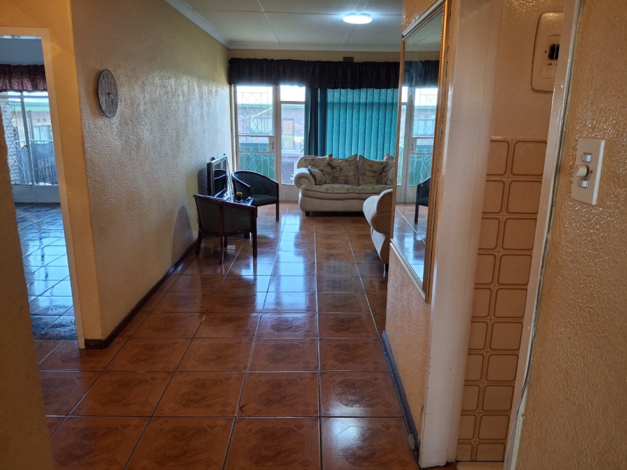 2 Bedroom Property for Sale in Crown Gardens Gauteng