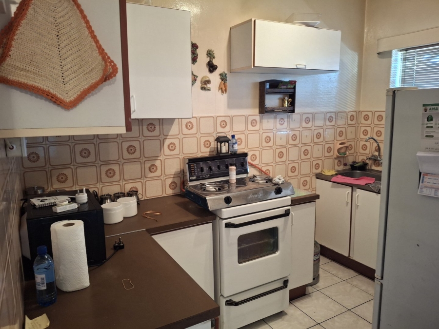 2 Bedroom Property for Sale in Crown Gardens Gauteng