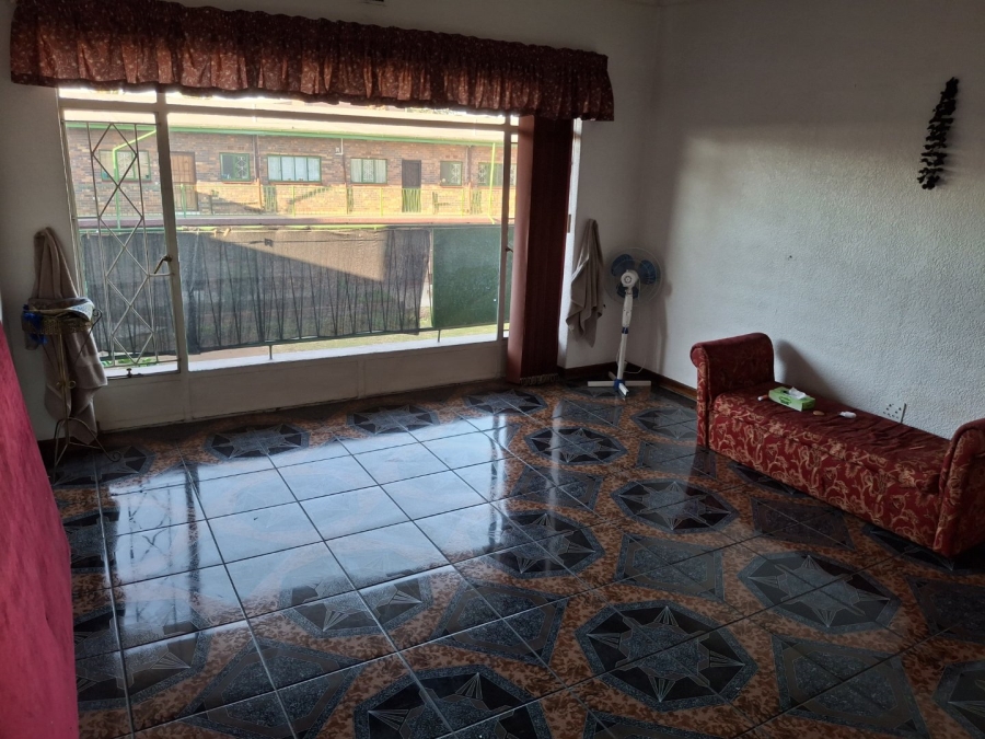 2 Bedroom Property for Sale in Crown Gardens Gauteng