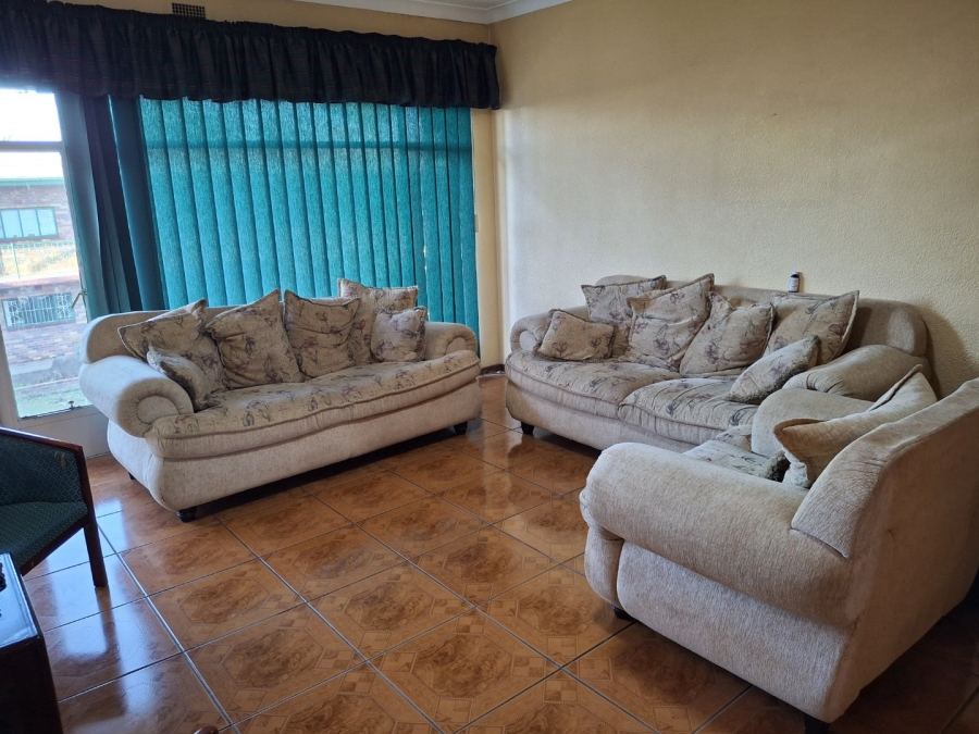 2 Bedroom Property for Sale in Crown Gardens Gauteng