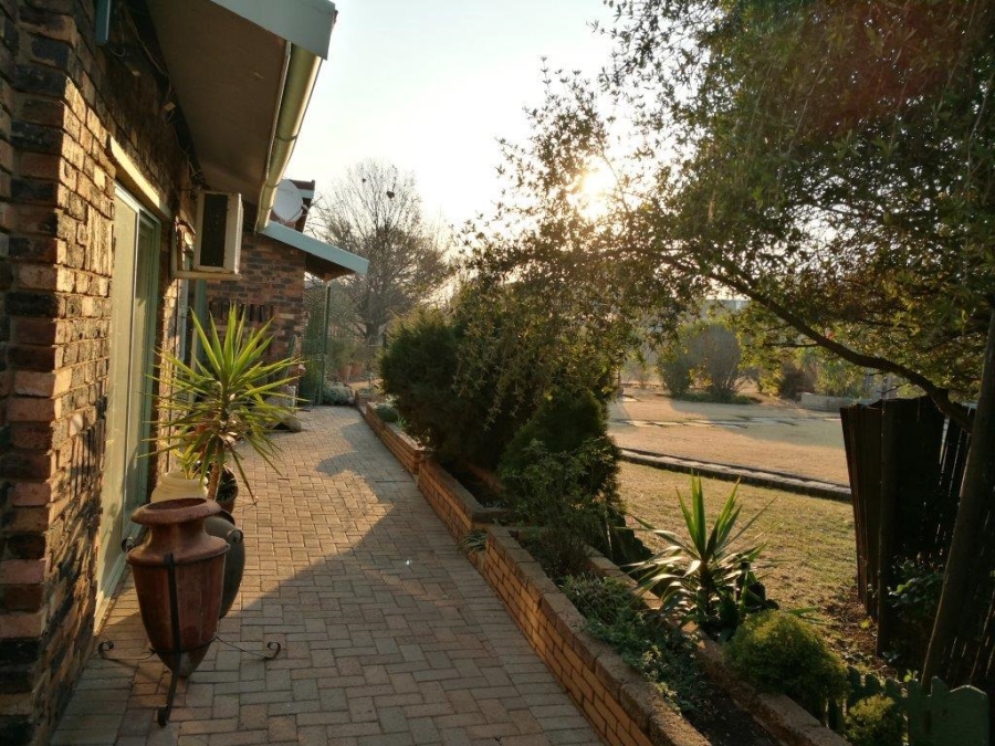 3 Bedroom Property for Sale in Van Der Westhuizen Gauteng