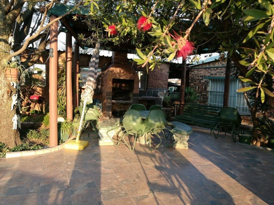 3 Bedroom Property for Sale in Van Der Westhuizen Gauteng