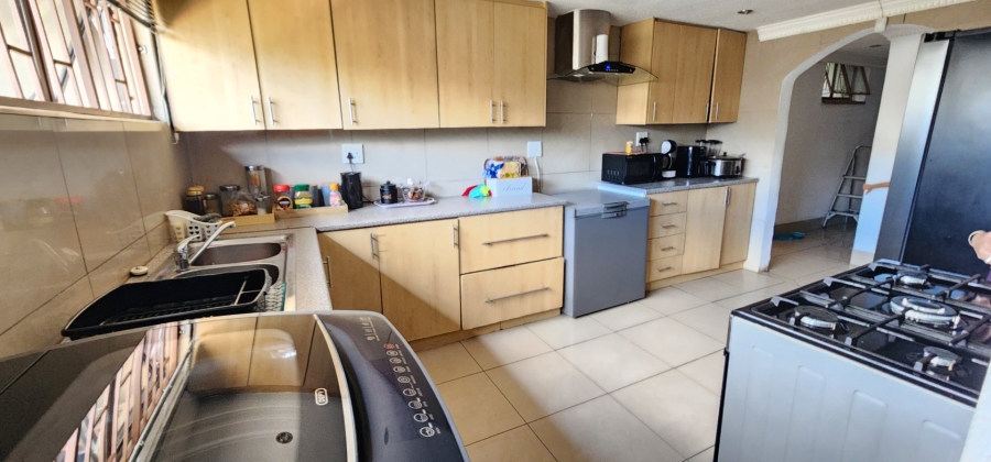 11 Bedroom Property for Sale in Erasmia Gauteng