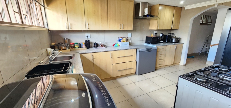 11 Bedroom Property for Sale in Erasmia Gauteng