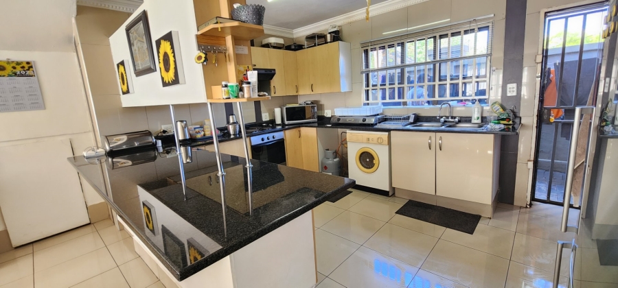 11 Bedroom Property for Sale in Erasmia Gauteng