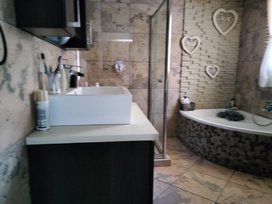 4 Bedroom Property for Sale in Beyers Park Gauteng