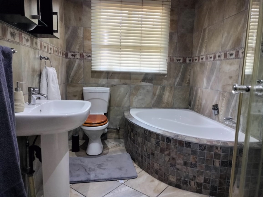 4 Bedroom Property for Sale in Beyers Park Gauteng