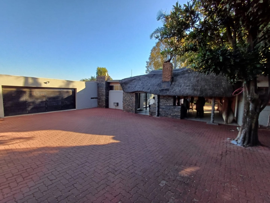 5 Bedroom Property for Sale in Sinoville Gauteng