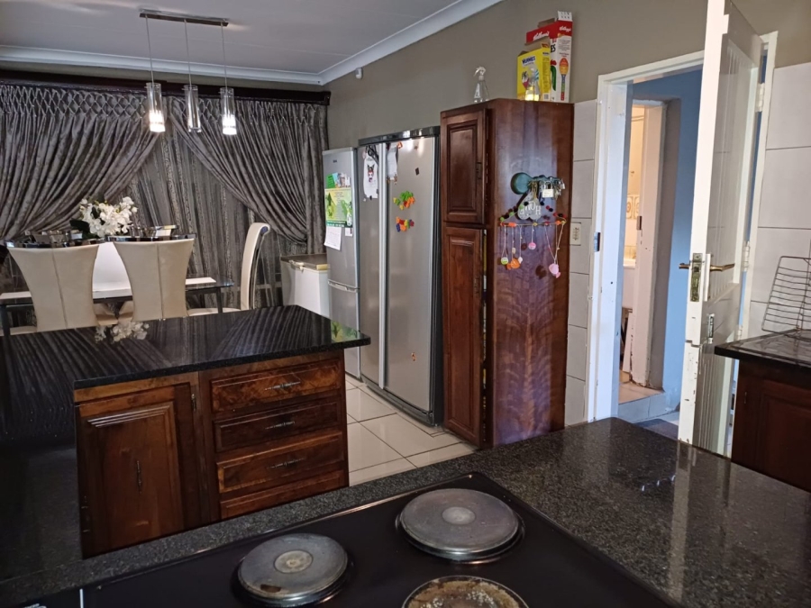 5 Bedroom Property for Sale in Sinoville Gauteng