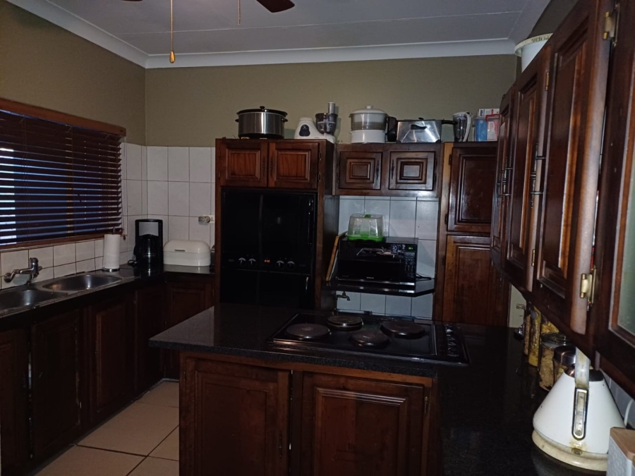5 Bedroom Property for Sale in Sinoville Gauteng