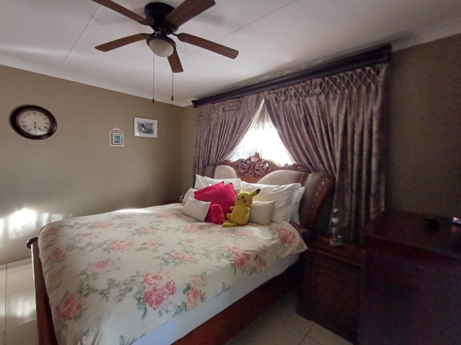 5 Bedroom Property for Sale in Sinoville Gauteng