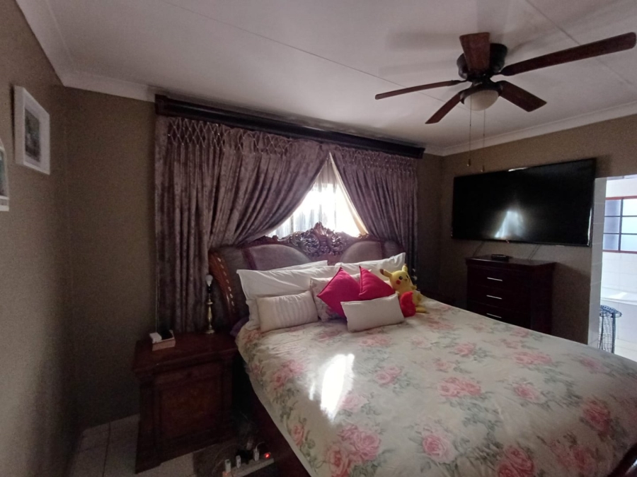 5 Bedroom Property for Sale in Sinoville Gauteng