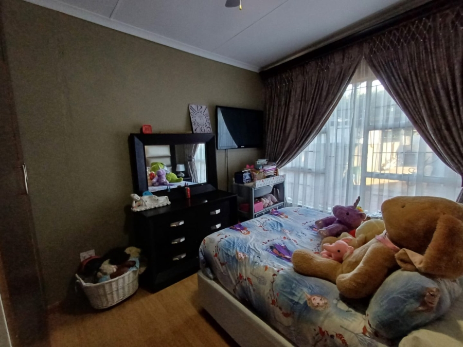 5 Bedroom Property for Sale in Sinoville Gauteng