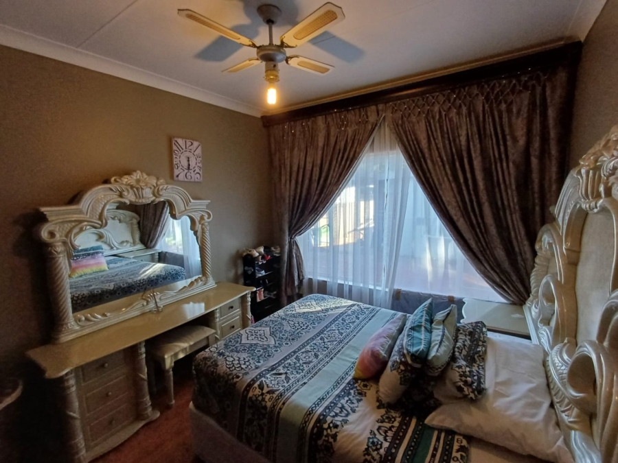 5 Bedroom Property for Sale in Sinoville Gauteng
