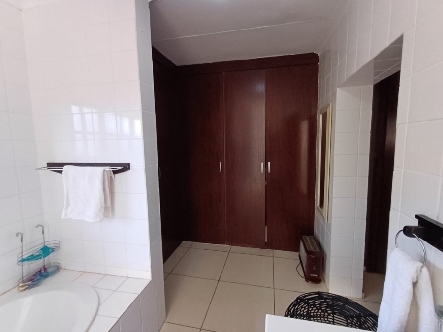 5 Bedroom Property for Sale in Sinoville Gauteng