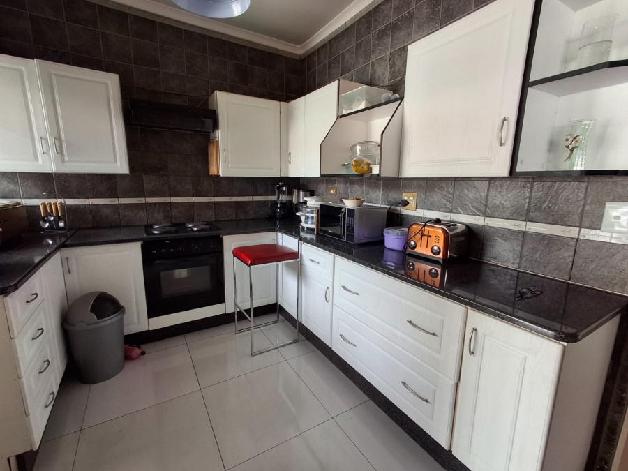 4 Bedroom Property for Sale in Lombardy East Gauteng