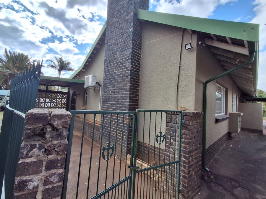 4 Bedroom Property for Sale in Lombardy East Gauteng