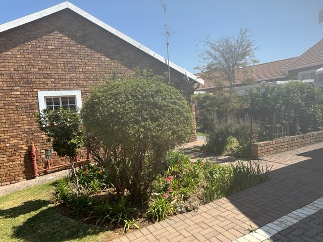 2 Bedroom Property for Sale in Honeydew Grove Gauteng