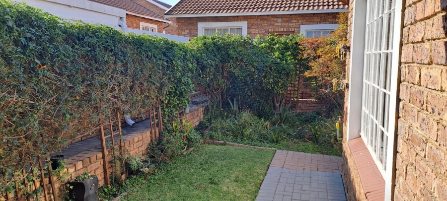 2 Bedroom Property for Sale in Honeydew Grove Gauteng