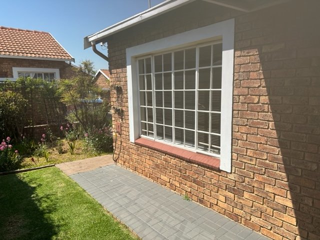 2 Bedroom Property for Sale in Honeydew Grove Gauteng