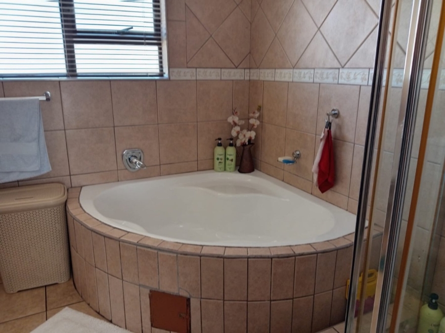 3 Bedroom Property for Sale in Pebble Creek Gauteng