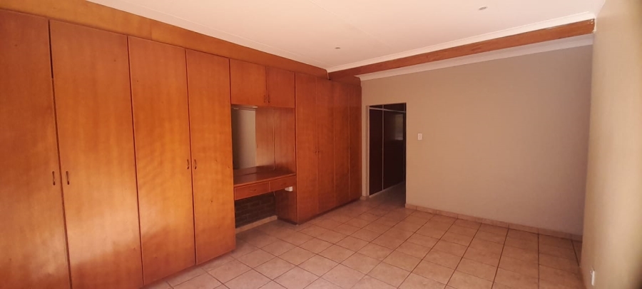 To Let 6 Bedroom Property for Rent in Waterkloof Ridge Gauteng