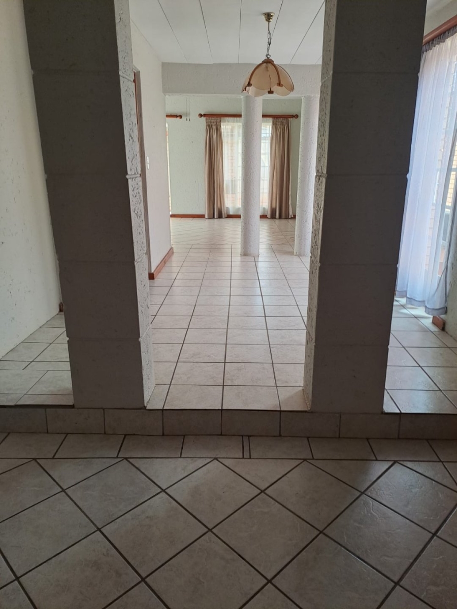 5 Bedroom Property for Sale in Doornpoort Gauteng