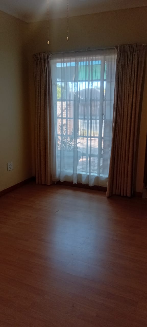 5 Bedroom Property for Sale in Doornpoort Gauteng