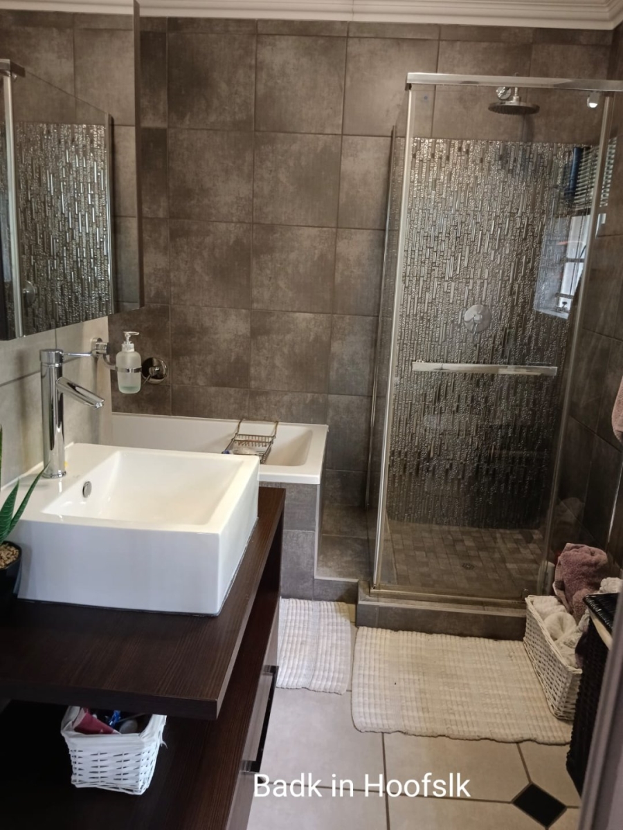 5 Bedroom Property for Sale in Doornpoort Gauteng