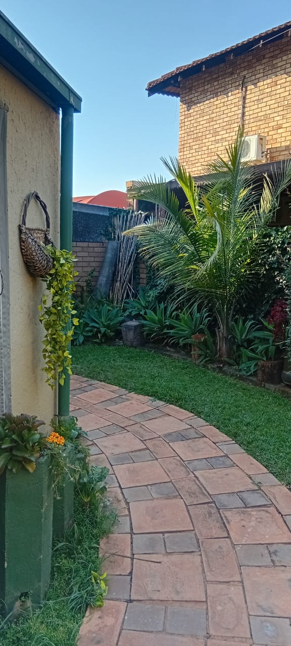 5 Bedroom Property for Sale in Doornpoort Gauteng
