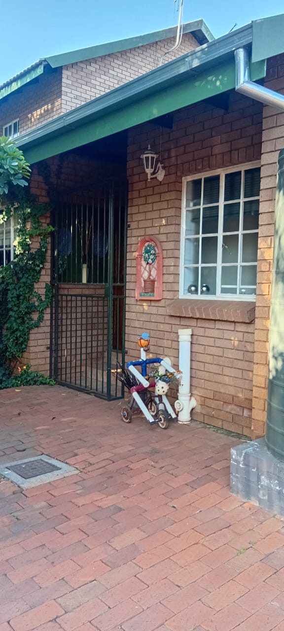 5 Bedroom Property for Sale in Doornpoort Gauteng