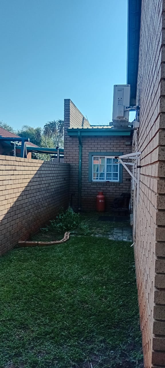 5 Bedroom Property for Sale in Doornpoort Gauteng