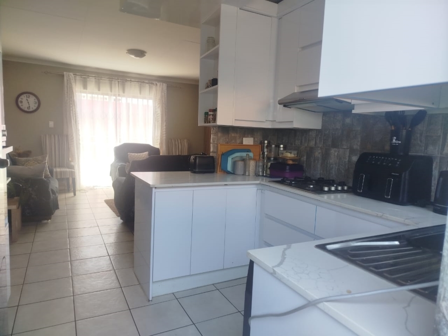 3 Bedroom Property for Sale in Kirkney Gauteng