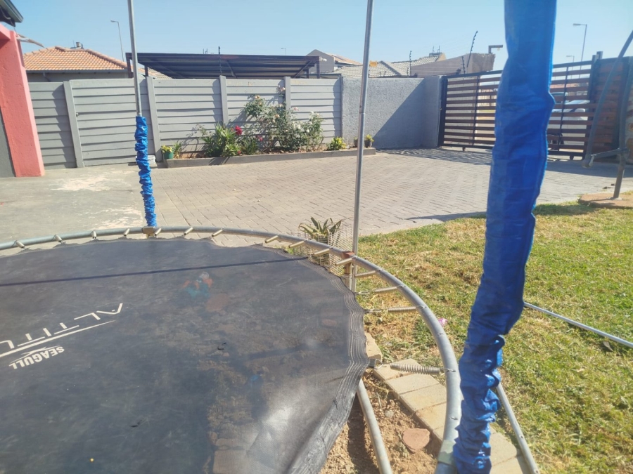 3 Bedroom Property for Sale in Kirkney Gauteng