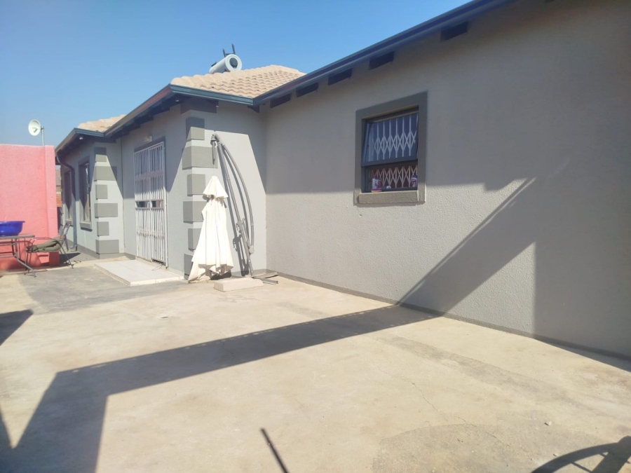 3 Bedroom Property for Sale in Kirkney Gauteng