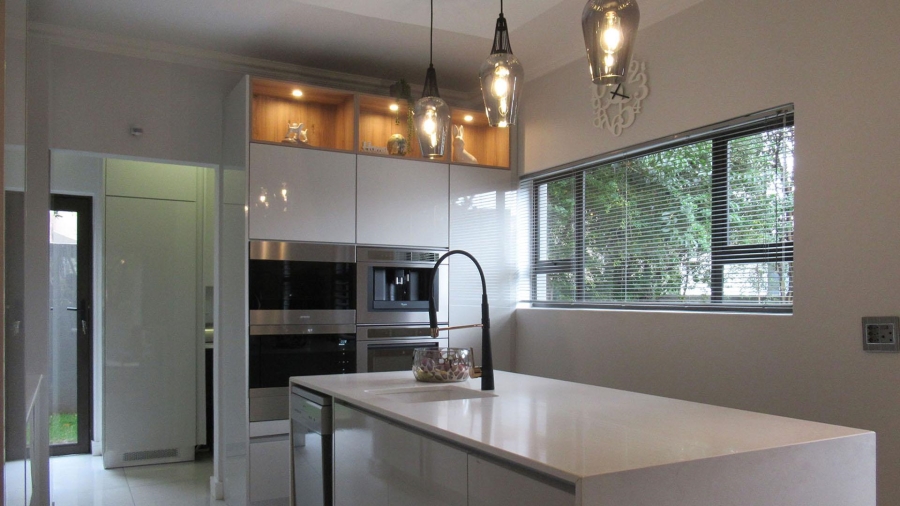 5 Bedroom Property for Sale in Stone River Estate Gauteng
