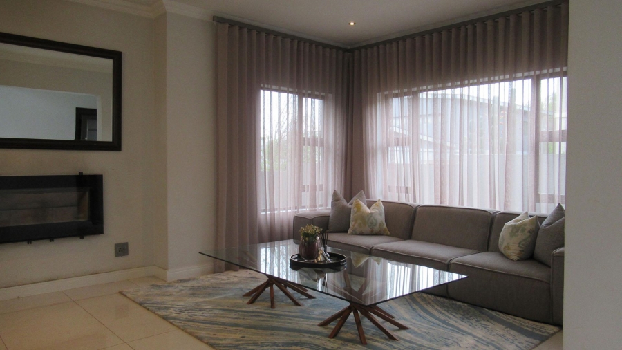 5 Bedroom Property for Sale in Stone River Estate Gauteng