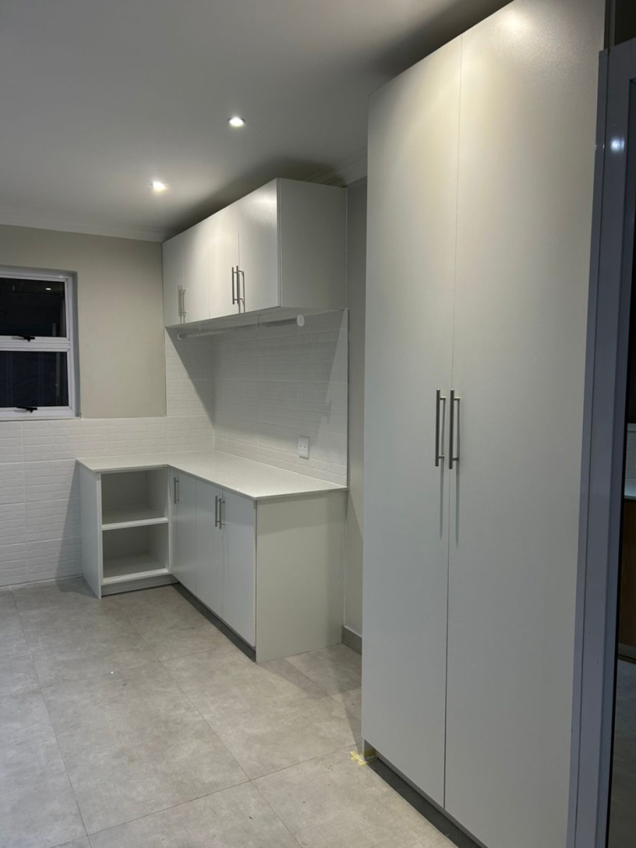 5 Bedroom Property for Sale in Rooihuiskraal Gauteng