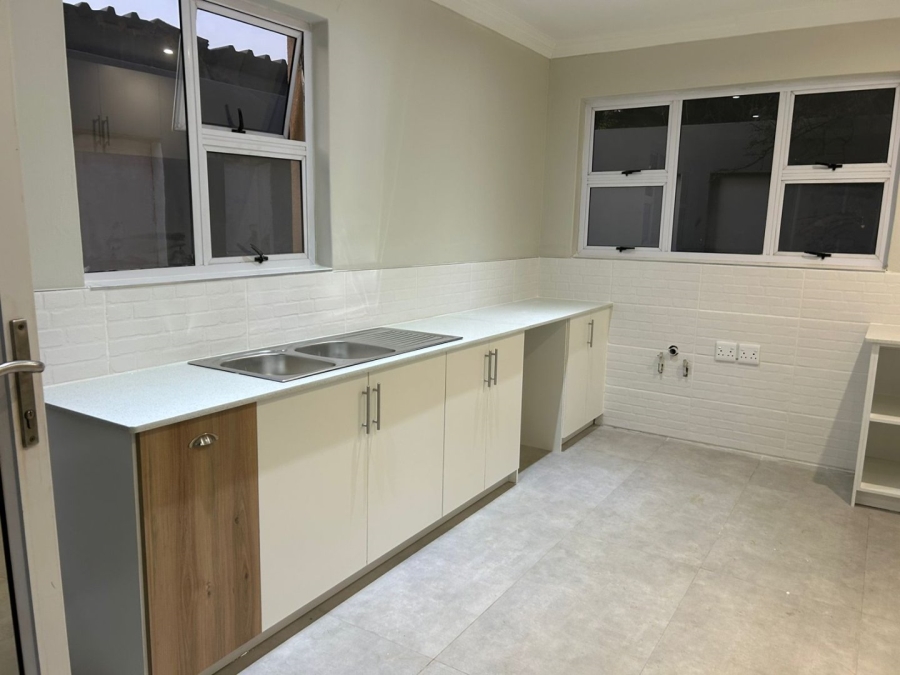 5 Bedroom Property for Sale in Rooihuiskraal Gauteng