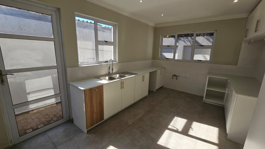 5 Bedroom Property for Sale in Rooihuiskraal Gauteng