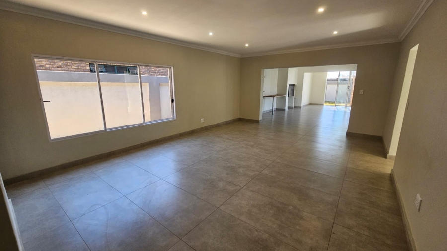 5 Bedroom Property for Sale in Rooihuiskraal Gauteng