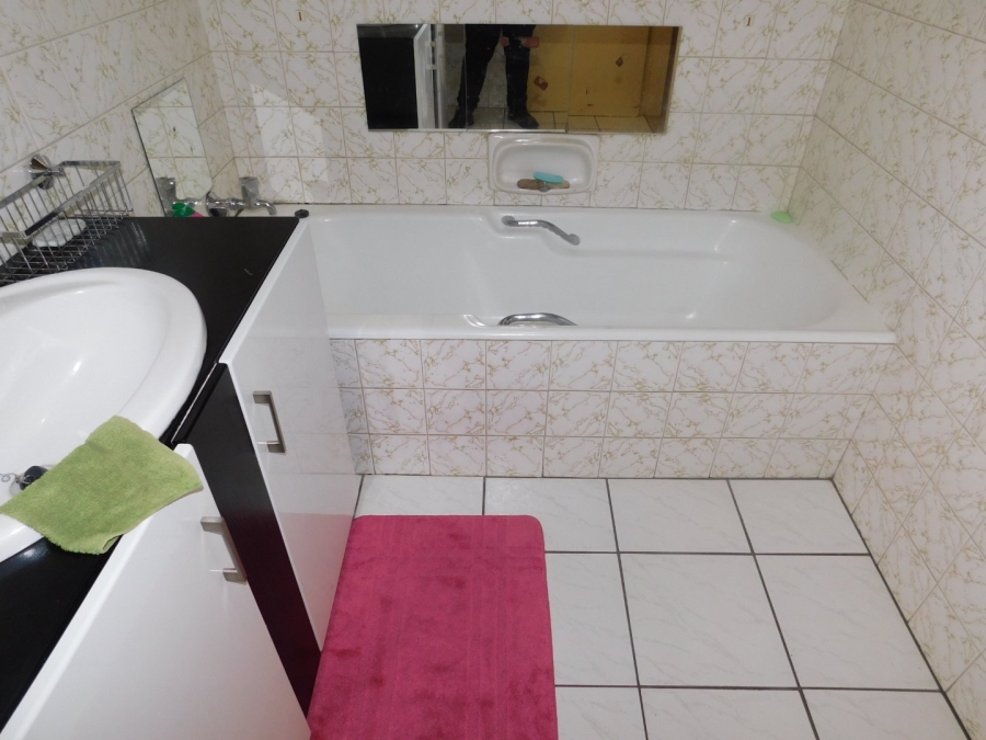 2 Bedroom Property for Sale in Silverton Gauteng