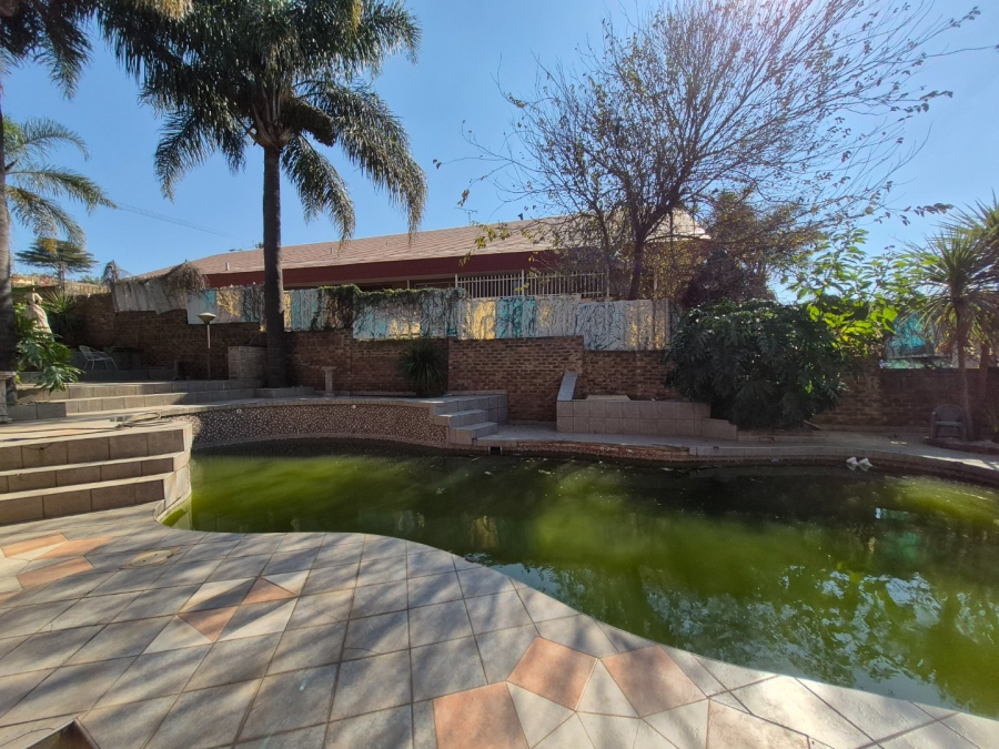4 Bedroom Property for Sale in Laudium Gauteng