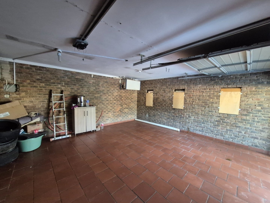 4 Bedroom Property for Sale in Laudium Gauteng